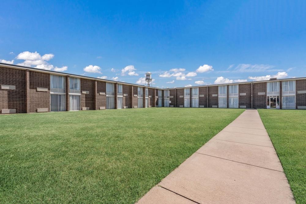 Days Inn By Wyndham Oklahoma City Bricktown Bagian luar foto
