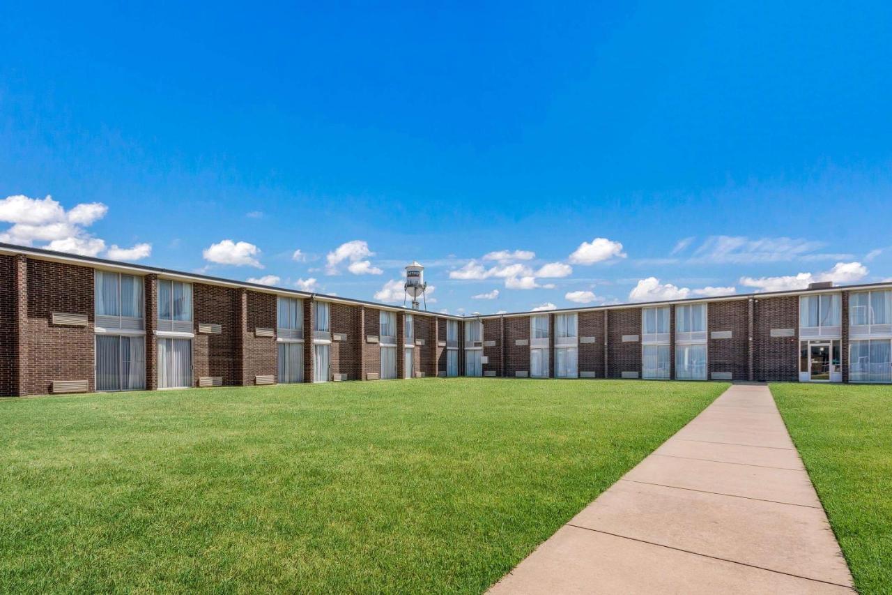 Days Inn By Wyndham Oklahoma City Bricktown Bagian luar foto